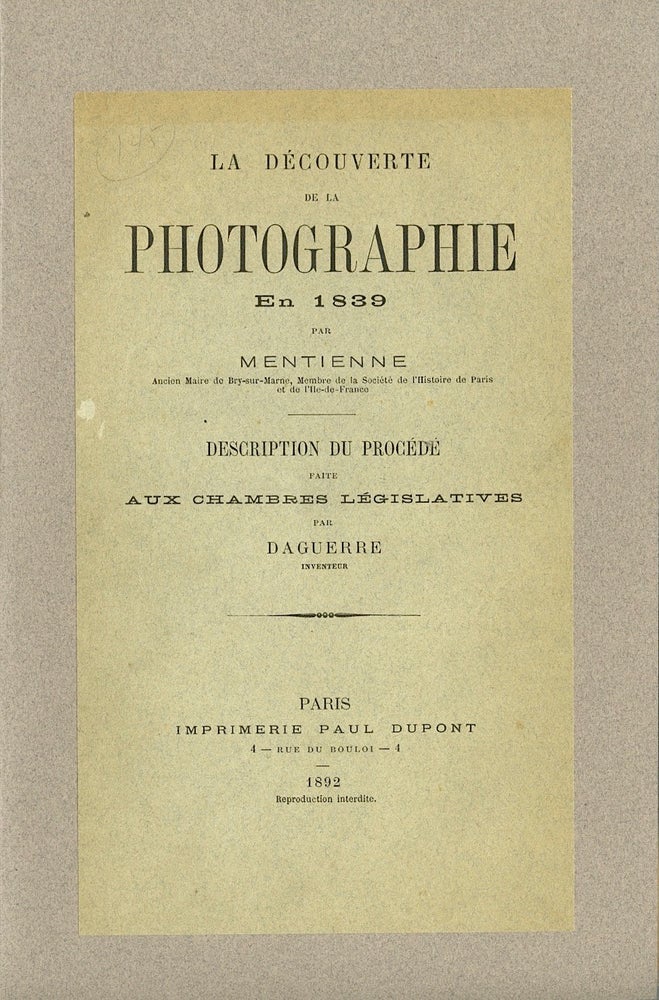 Item #32038 LA DÉCOUVERTE DE LA PHOTOGRAPHIE EN 1839:. Adrien Mentienne.